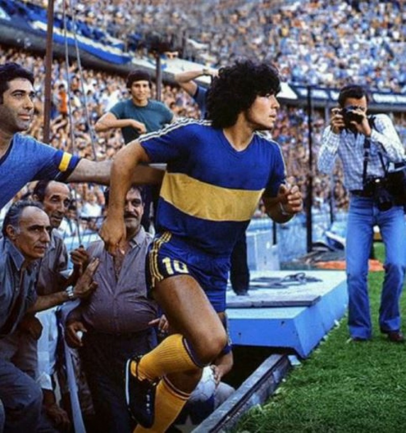 Cuando Maradona pudo jugar en Loma Negra